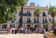Les persones reunides pel minut de silenci per Veneçuela.