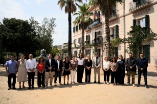 La consellera de Drets Socials i Inclusió, Mònica Martínez Bravo, amb representants de l’equip de govern i del consistori