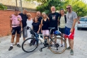 Juanjo Calvo amb els seus amics castellarencs i l’equip del repte a Castellar.