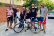 Juanjo Calvo amb els seus amics castellarencs i l’equip del repte a Castellar.