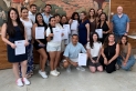 Alguns dels participants amb els diplomes del mòdul intensiu de llengua catalana