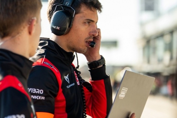 Aleix Navarro, durant el transcurs d’una cursa d’F4 amb l’equip Monlau.