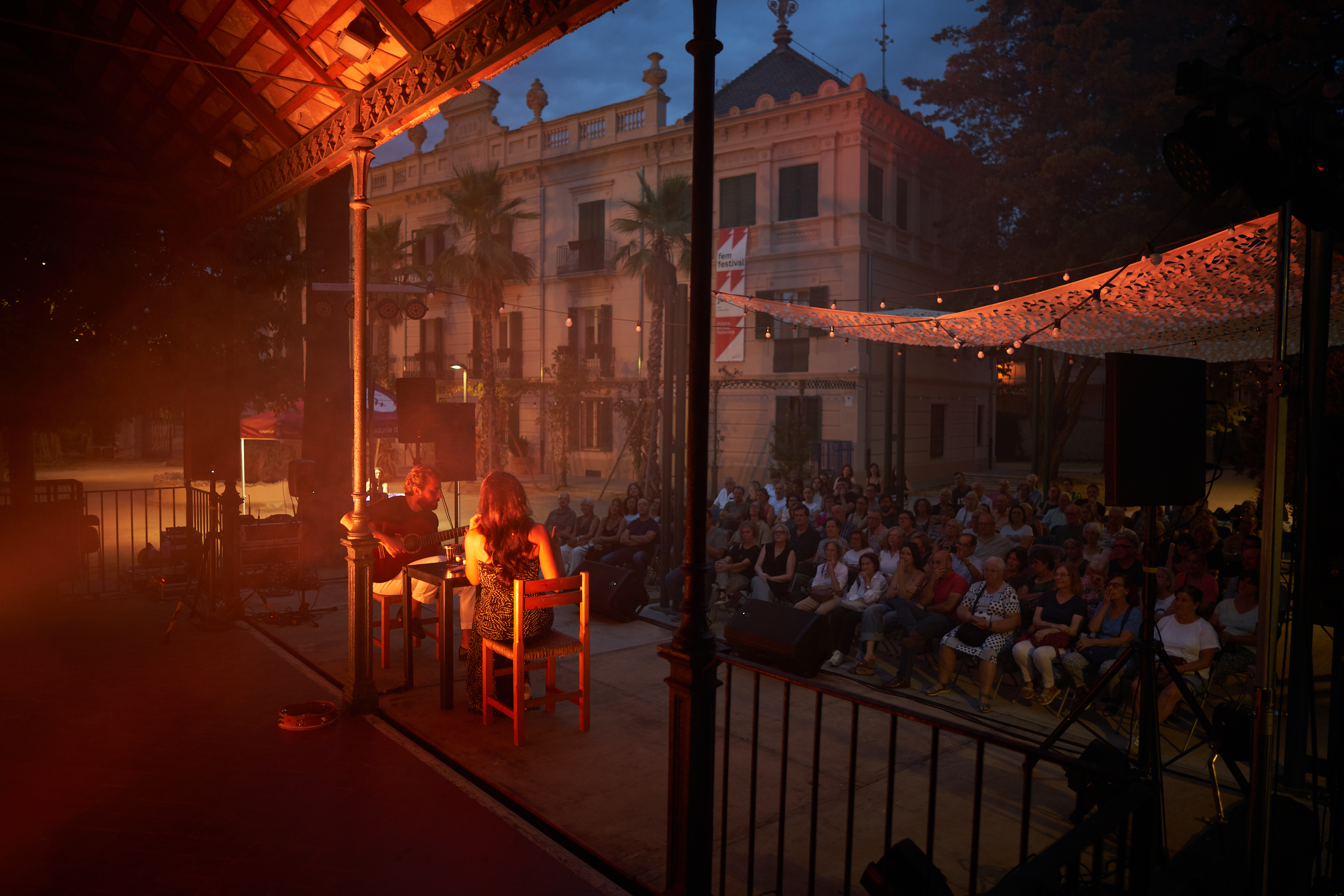 Moment del concert d'Alba Carmona als Jardins del Palau Tolrà, divendres 24. || Q. P.