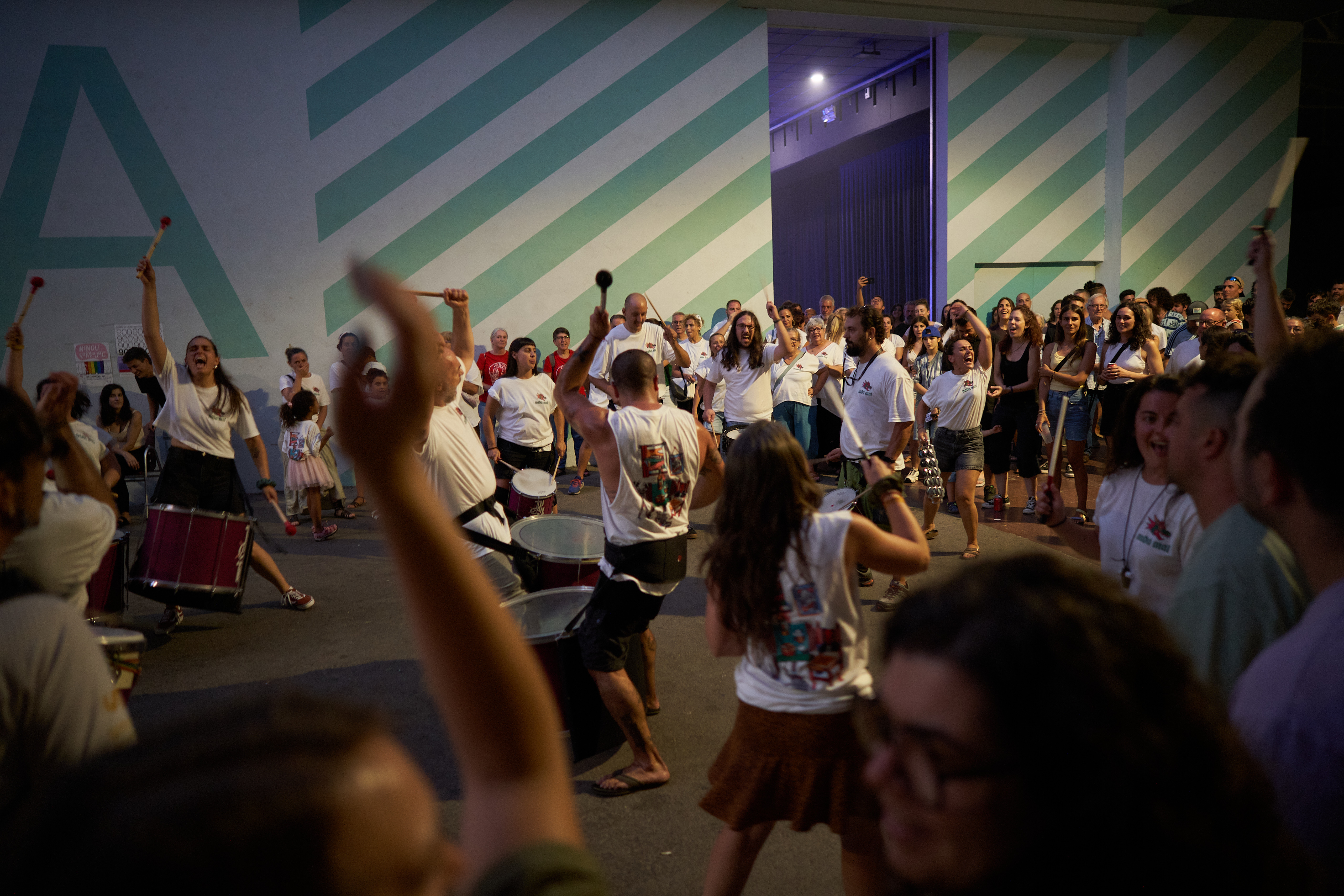 Els Tucantam Drums, que van allargar l'actuació fins i tot a fora de de la Sala Blava. || Q. P.