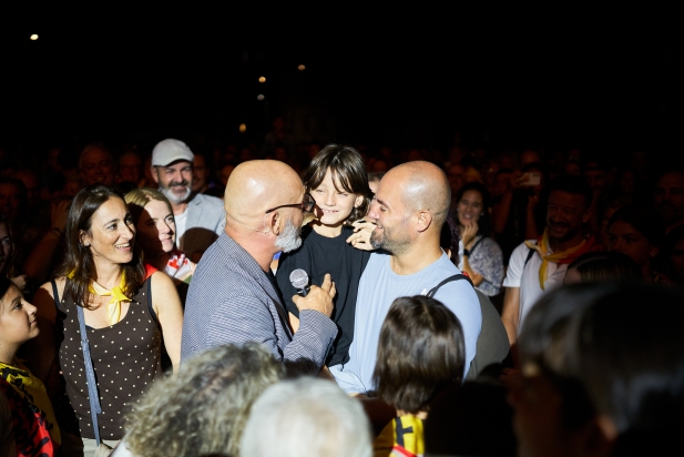 David Olivares va baixar entre el públic en algun dels moments més divertits del pregó || Q. Pascual