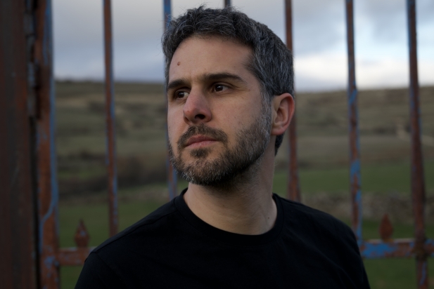 Marc Catalán, autor de 'Si em dessagno, queda’t amb mi fins que em refredi'. || CEDIDA