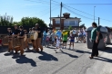 Moment de la cercavila dels capgrossos de Can Font - Ca n'Avellaneda amb els músics i veïns i veïnes. || CEDIDA