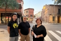 Susan Galí, Txema Navarro i Núria Ribell al carrer Puigverd. || J.G.