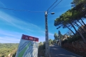 Cablejat elèctric de mitja tensió al carrer Comagrossa, a El Balcó, una de les xarxes que es milloraran. ||  Aj. Castellar