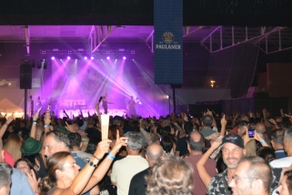 L'actuació d'Hotel Cochambre va generar molt bon ambient a la primera nit de l'Oktober Fest