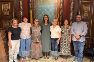 L'alcaldessa de Castellar, Yolanda Rivera, amb les quatre persones que s'han incorporat auqest dijous 1 d'octubre a l'Ajuntament