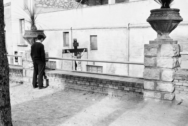Una de les fotografies de Ramon Llinares que es pot veure a la plaça Major de Castellar. || R. LLINARES