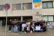 Grup d'alumnes protestant aquest dilluns davant de l'institut Castellar || M. Antúnez