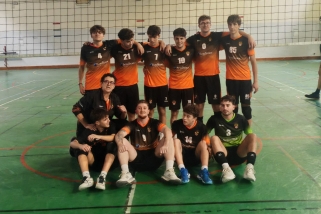 L’equip masculí celebrant la victòria a Andorra.