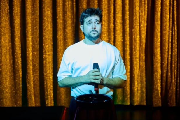 Roger Torns és un dels actors de 'Tu em vas prometre una història d'amor' que podrem veure dissabte a l'Auditori Municipal. || CEDIDA