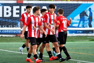 Els jugadors celebren un dels gols enfront del Molletense.