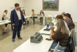 Jordi Cardús, de la Fundació ONCE, impartint el curs d’introducció al sistema Braille