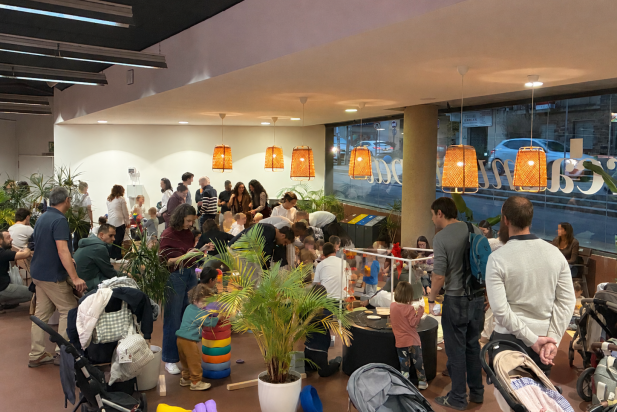 El vestíbul del Mercat Municipal durant el taller | O.Ferran